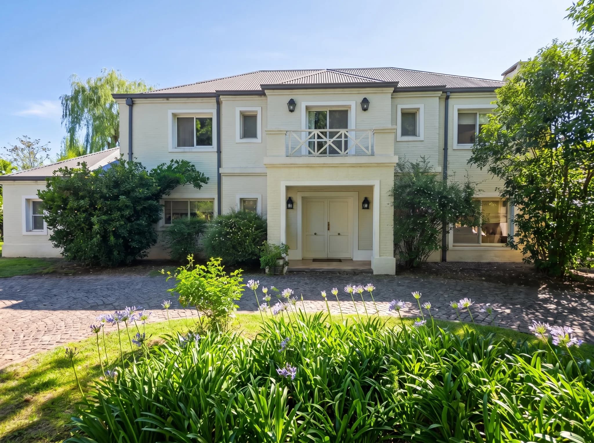 Casa de Estilo Neocolonial en Carmel Country Club